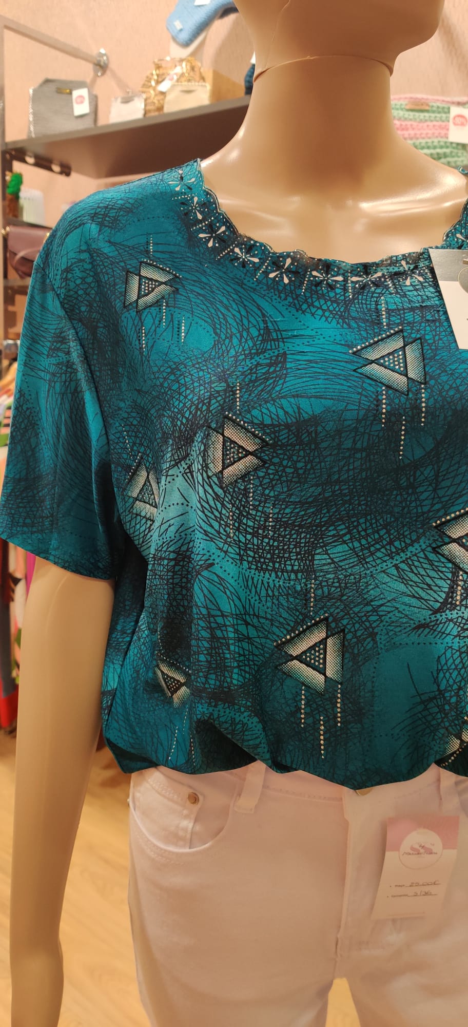 T-Shirt com brilhantes